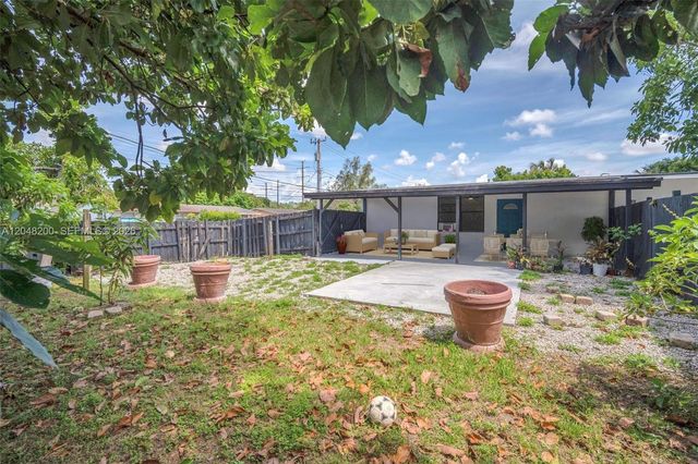 7022 SW 19th Ct, North Lauderdale, FL 33068