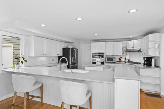 264 Hill And Plain Road, East Falmouth, MA 02536