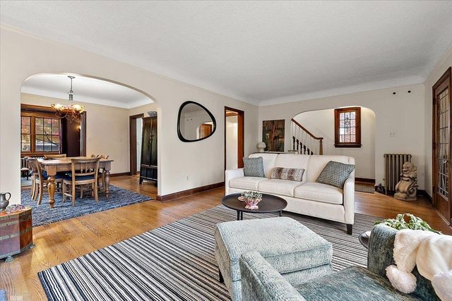 975 Fisher Road, Grosse Pointe, MI 48230