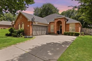 708 Hummingbird Trail, Crowley, TX 76036