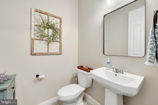 121 POE DR, Winchester, VA 22602