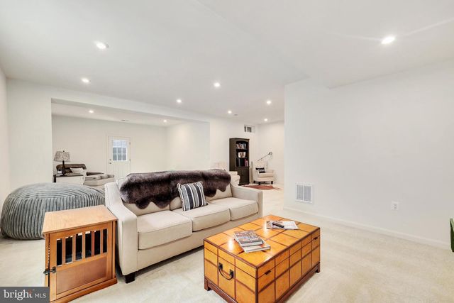 121 POE DR, Winchester, VA 22602