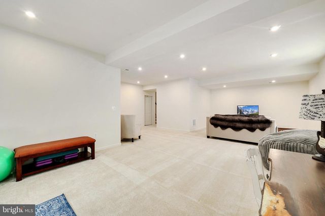 121 POE DR, Winchester, VA 22602