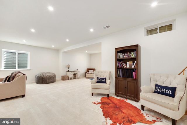 121 POE DR, Winchester, VA 22602