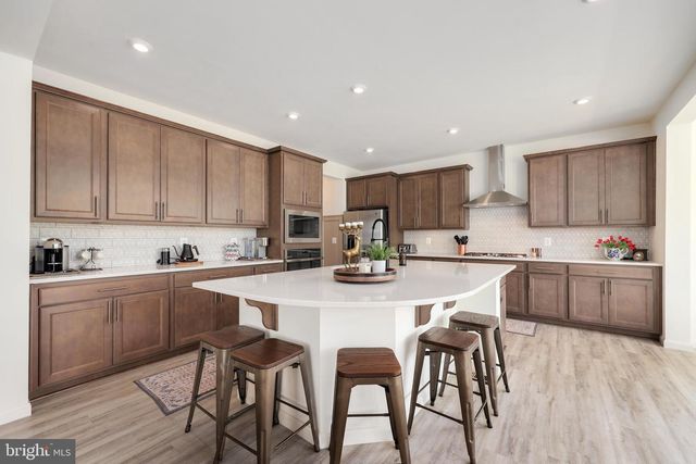 121 POE DR, Winchester, VA 22602