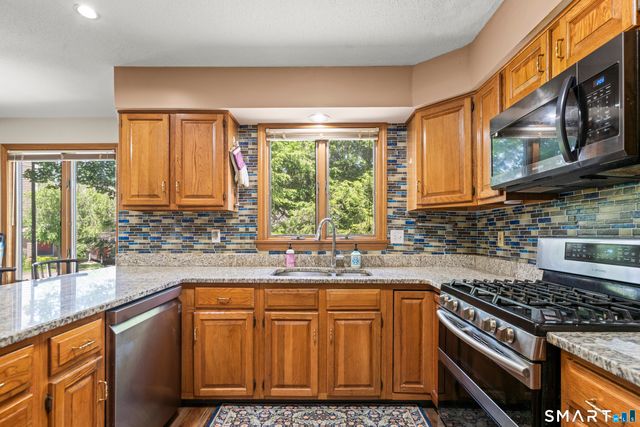52 Elm Meadows 52, Enfield, CT 06082