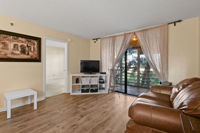 4640 Lucerne Lakes Boulevard W 306, Lake Worth, FL 33467