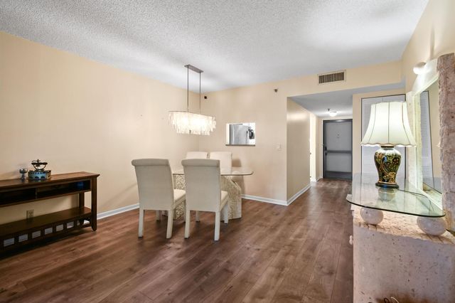 4640 Lucerne Lakes Boulevard W 306, Lake Worth, FL 33467