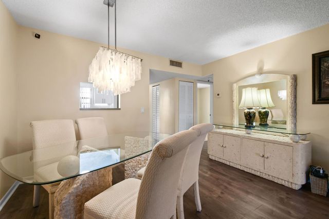 4640 Lucerne Lakes Boulevard W 306, Lake Worth, FL 33467