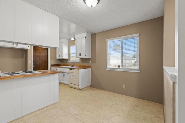 1212 Rosewood Dr, Yuba City, CA 95991