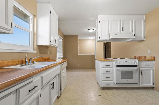 1212 Rosewood Dr, Yuba City, CA 95991