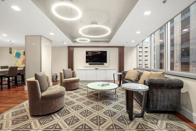 1 Charles St S 1401, Boston, MA 02116
