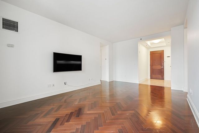 1 Charles St S 1401, Boston, MA 02116