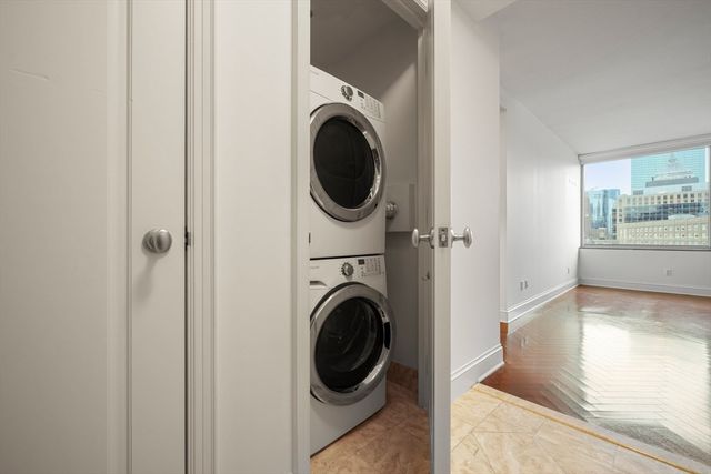 1 Charles St S 1401, Boston, MA 02116