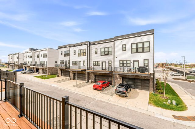 9754 Junction Station, Fishers, IN 46037