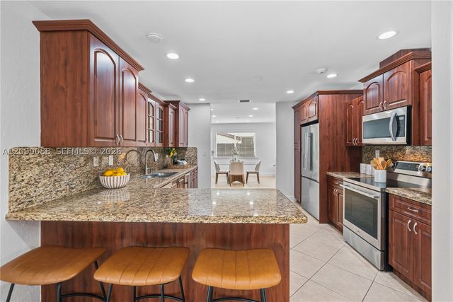 7311 Sabal Dr, Miami Lakes, FL 33014