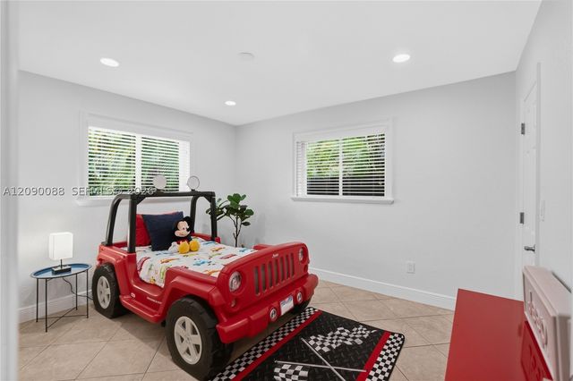 7311 Sabal Dr, Miami Lakes, FL 33014