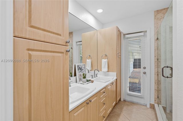 7311 Sabal Dr, Miami Lakes, FL 33014