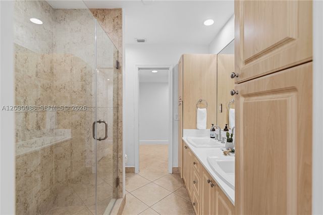 7311 Sabal Dr, Miami Lakes, FL 33014