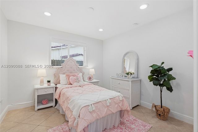 7311 Sabal Dr, Miami Lakes, FL 33014