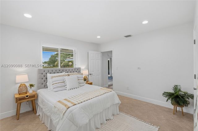 7311 Sabal Dr, Miami Lakes, FL 33014