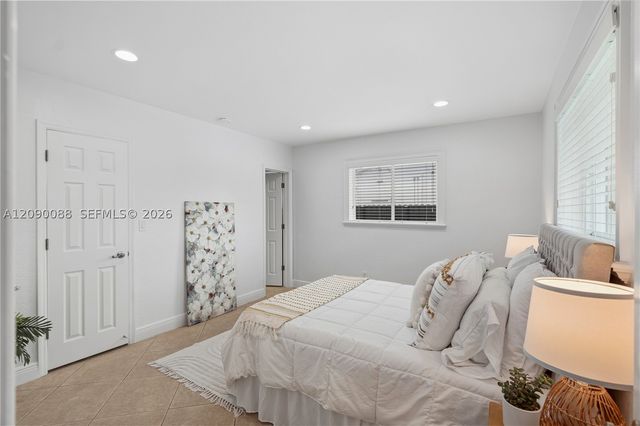 7311 Sabal Dr, Miami Lakes, FL 33014