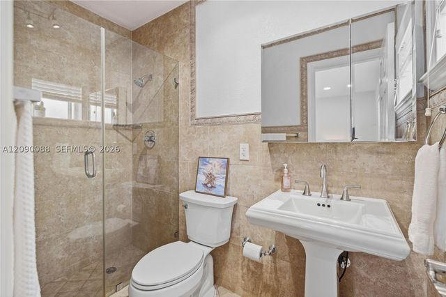 7311 Sabal Dr, Miami Lakes, FL 33014