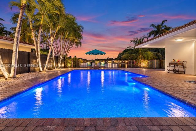 7311 Sabal Dr, Miami Lakes, FL 33014