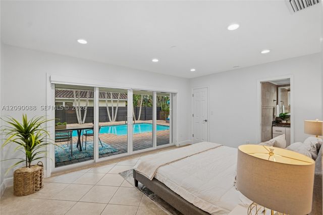 7311 Sabal Dr, Miami Lakes, FL 33014