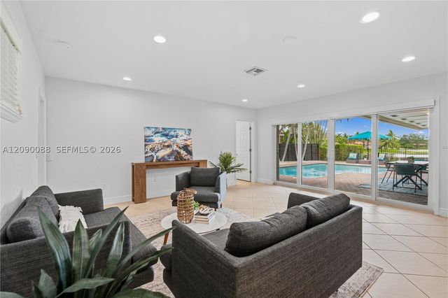 7311 Sabal Dr, Miami Lakes, FL 33014