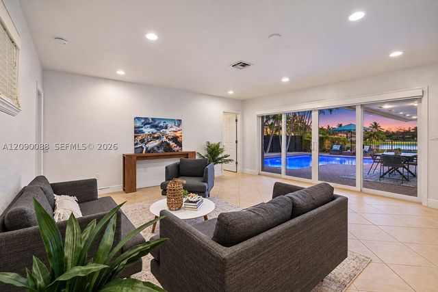 7311 Sabal Dr, Miami Lakes, FL 33014