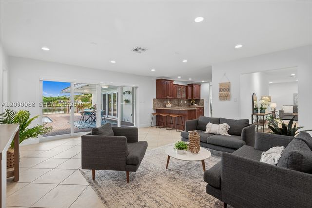 7311 Sabal Dr, Miami Lakes, FL 33014