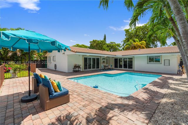7311 Sabal Dr, Miami Lakes, FL 33014