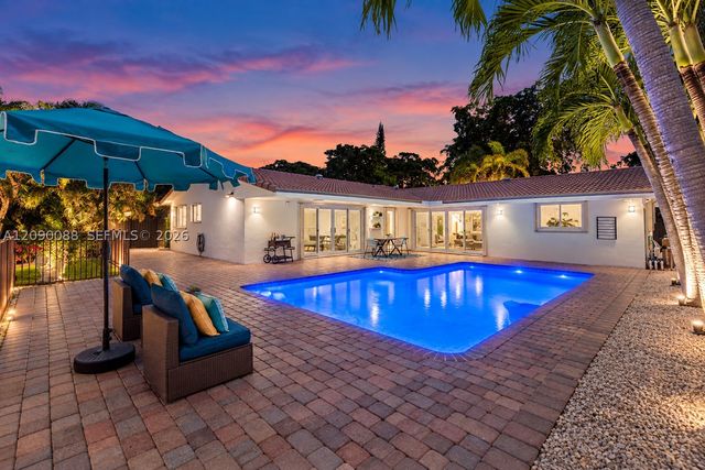 7311 Sabal Dr, Miami Lakes, FL 33014