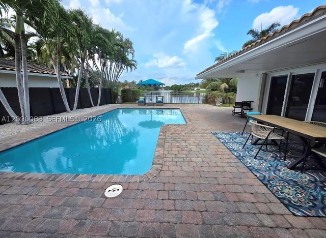 7311 Sabal Dr, Miami Lakes, FL 33014