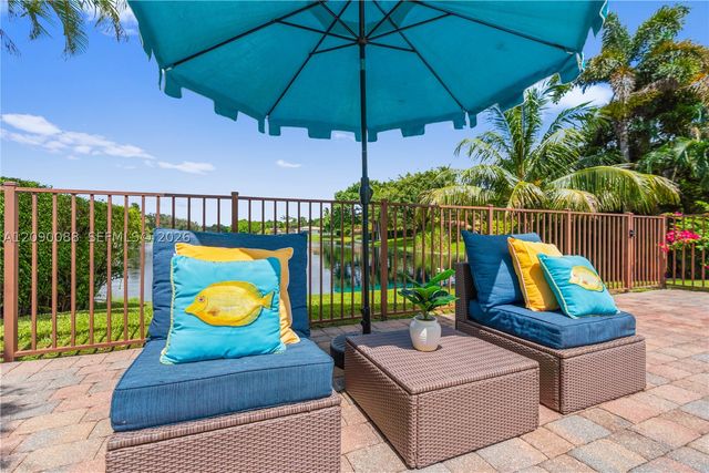 7311 Sabal Dr, Miami Lakes, FL 33014