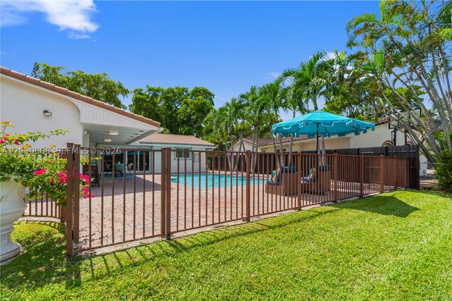 7311 Sabal Dr, Miami Lakes, FL 33014