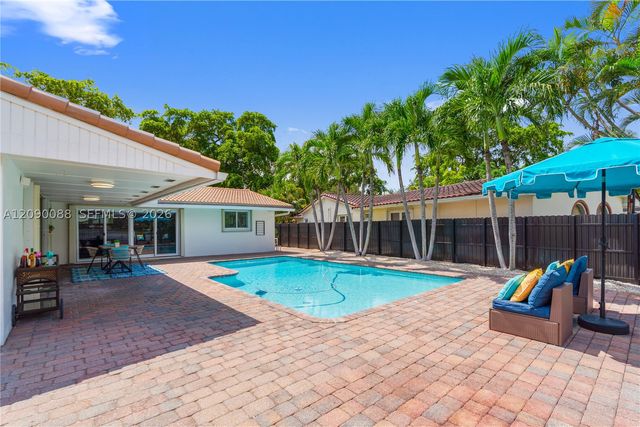 7311 Sabal Dr, Miami Lakes, FL 33014