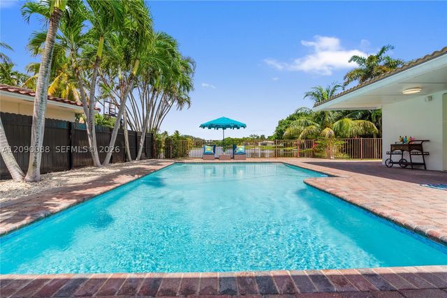 7311 Sabal Dr, Miami Lakes, FL 33014