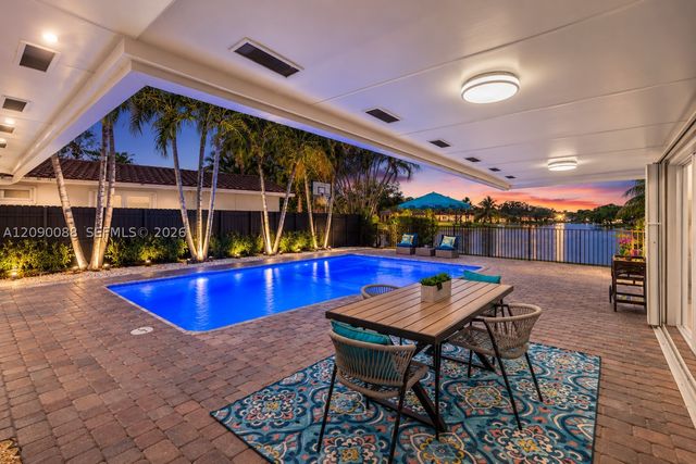 7311 Sabal Dr, Miami Lakes, FL 33014