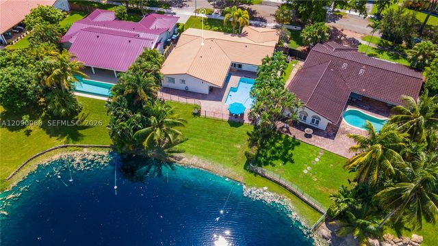 7311 Sabal Dr, Miami Lakes, FL 33014