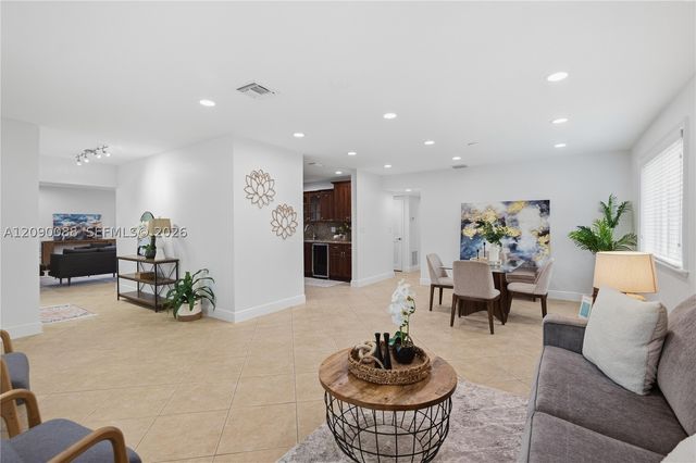7311 Sabal Dr, Miami Lakes, FL 33014