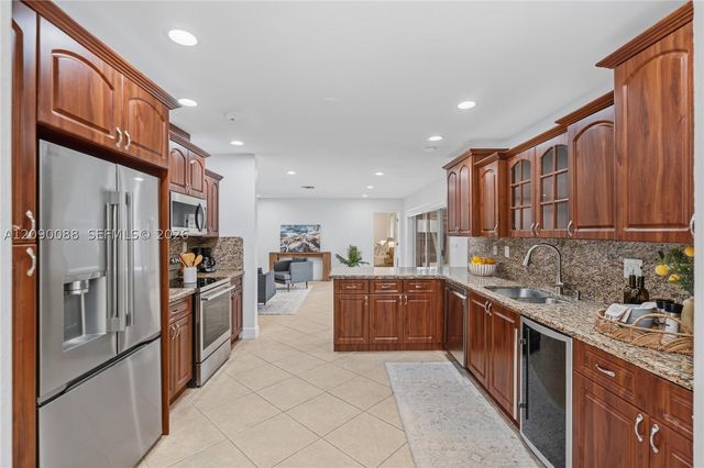 7311 Sabal Dr, Miami Lakes, FL 33014