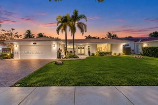 7311 Sabal Dr, Miami Lakes, FL 33014