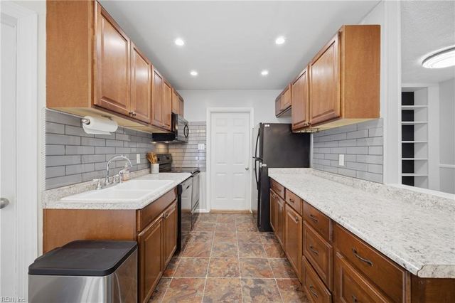 3045 Capital Hill LN, Virginia Beach, VA 23452