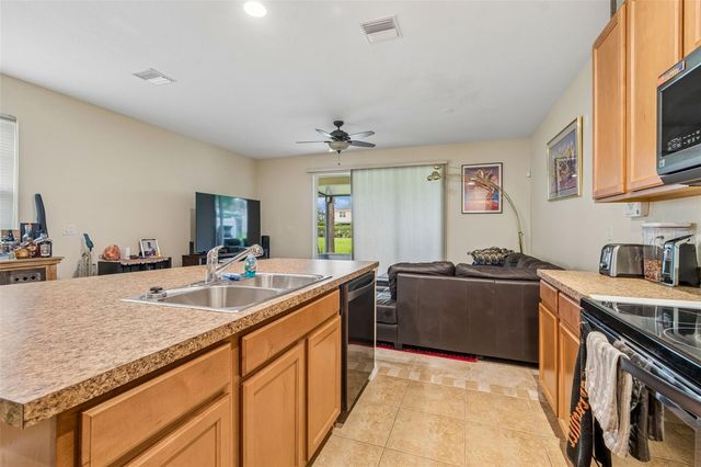 5017 WHITE SANDERLING COURT, Tampa, FL 33619
