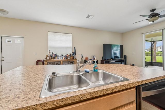 5017 WHITE SANDERLING COURT, Tampa, FL 33619