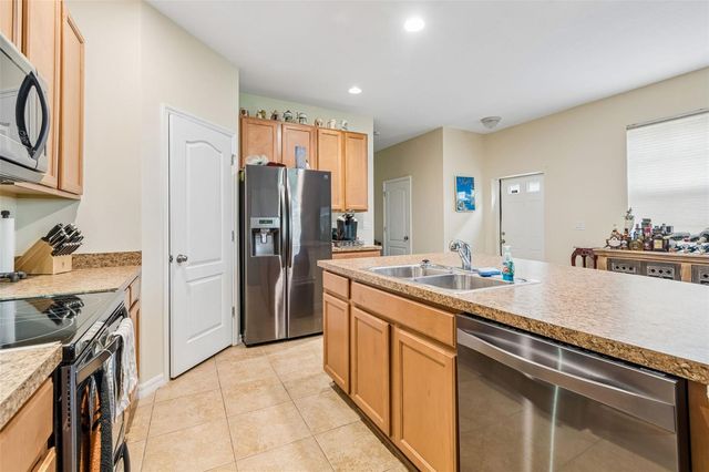 5017 WHITE SANDERLING COURT, Tampa, FL 33619