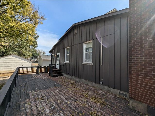 612 W Cherry Street, Nevada, MO 64772