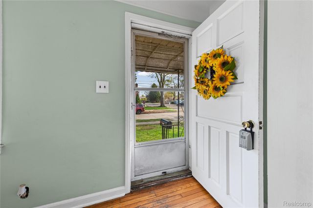 527 E Sunnybrook Drive, Royal Oak, MI 48073